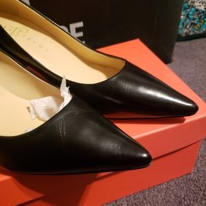 Ivanka Trump black leather heels